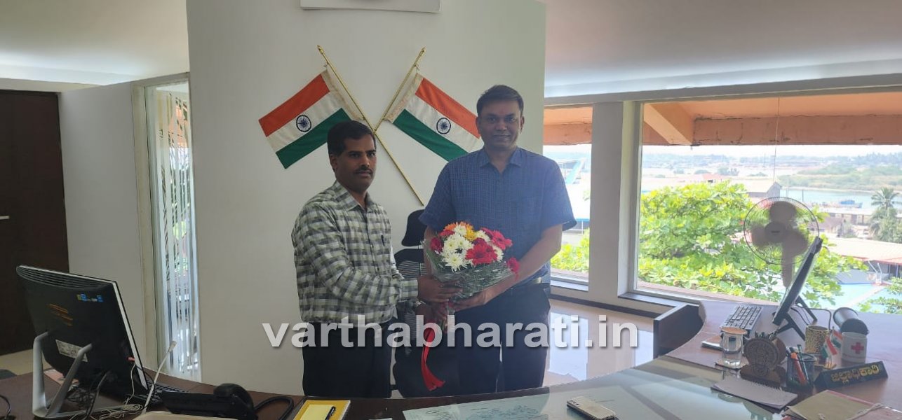 New DC of Dakshina Kannada Ravi Kumar takes charge